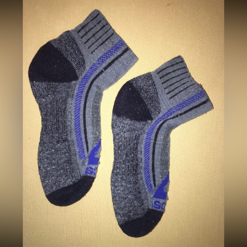 Ascend wool ankle socks size small